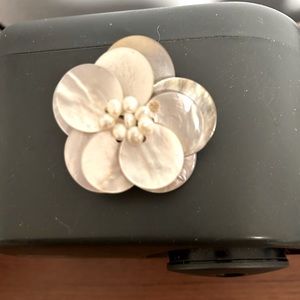 Lovely Natural Seashell Brooch with Mini Pearls